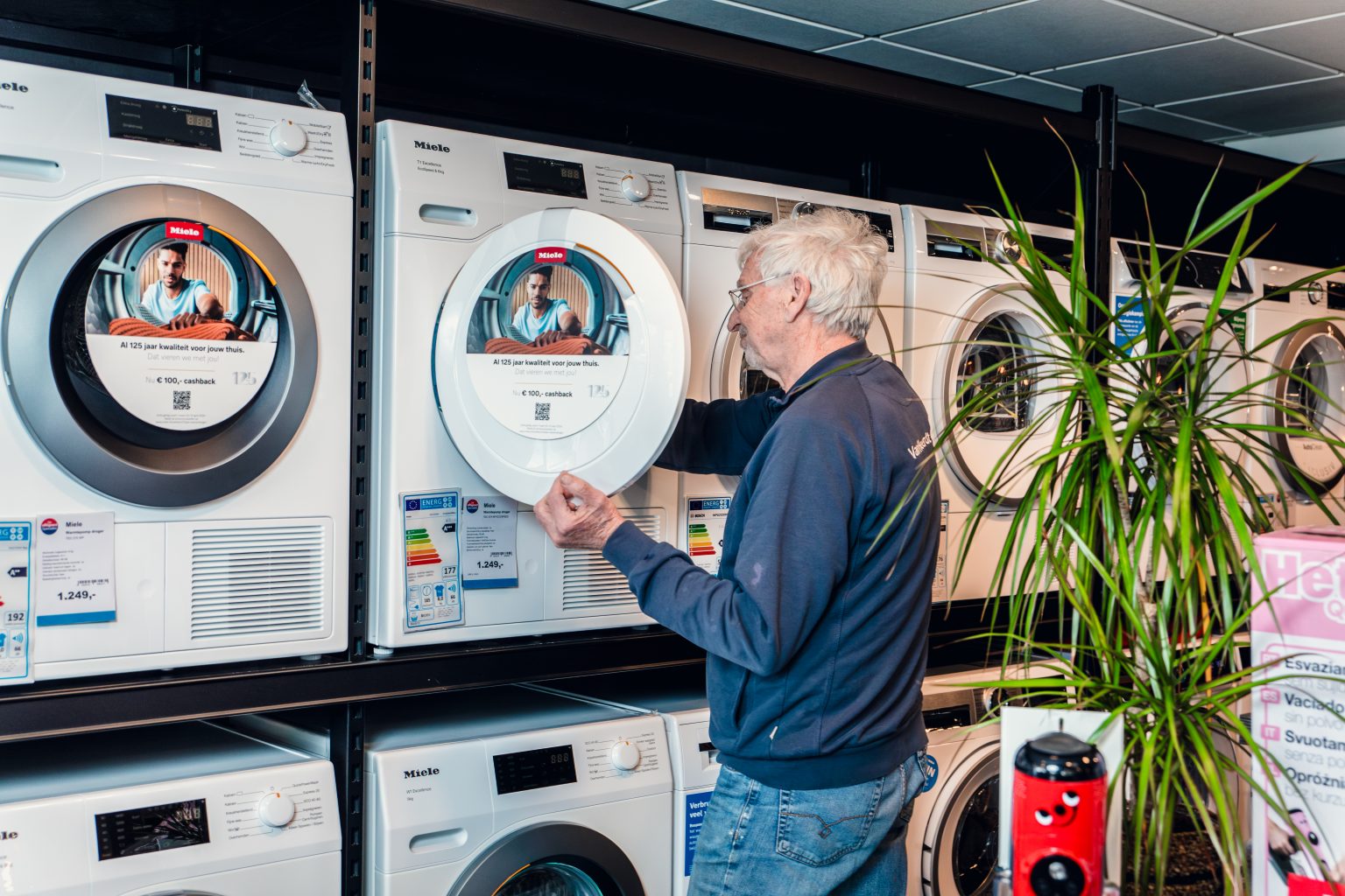 Aan het werk bij Van Heerdt dé Witgoedspecialist